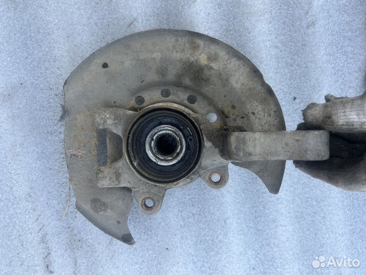 Поворотный кулак Kalina Granta