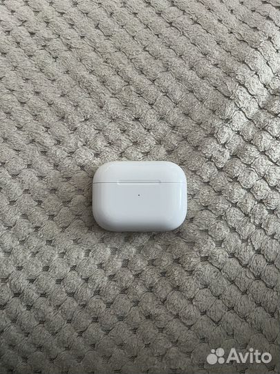 Продам кейс airpods pro и левый наушник Оригинал