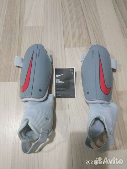 Щитки футбольные Nike новые S