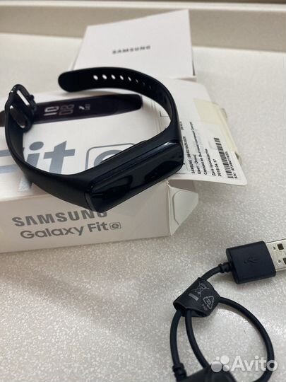 Фитнес браслет samsung fit e