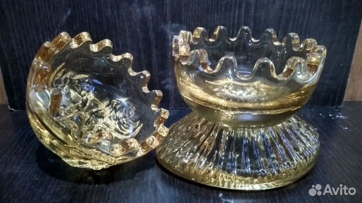 Яблоко стеклянное на подставке