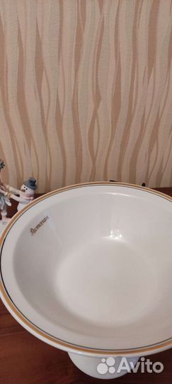 Ваза Фарфоровая на ножке