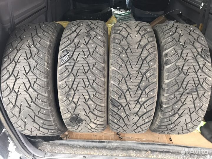 Royal Black Royal Stud 205/55 R16