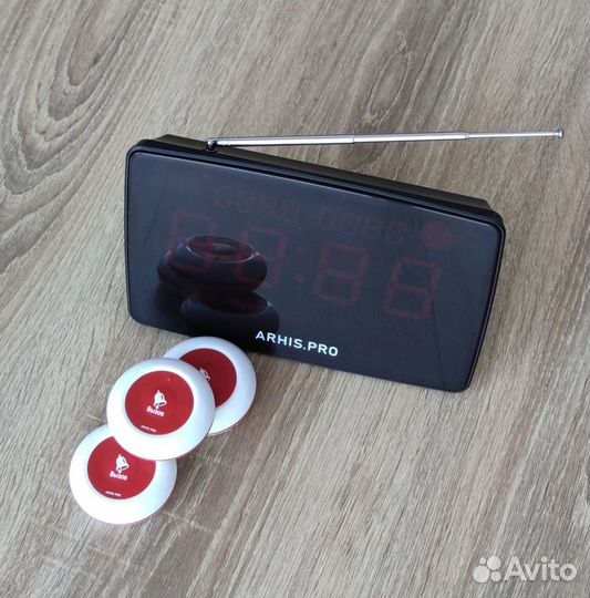 Кнпока вызова официанта и табло отображения вызова