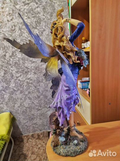 Кукла фарфоровая