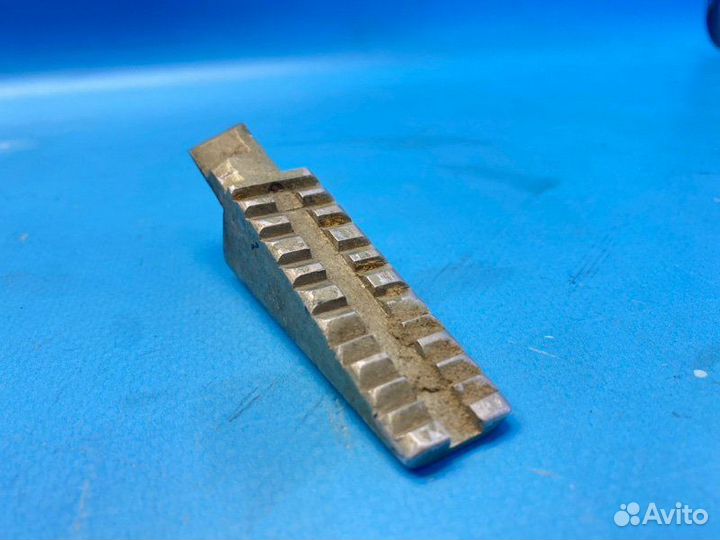 Подножка / упор для ног задняя правая Suzuki Sv400