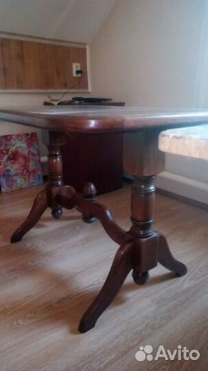 Сфинкс, стол, подарочные подсвечники. тумба