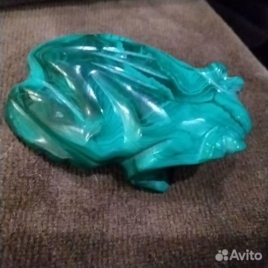 Фигурка лягушка из малахита