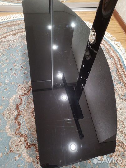 Стеклянная тумба под тв