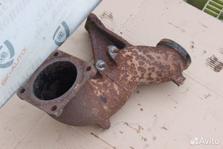 Колено глушителя правая сторона Mitsubishi Fuso