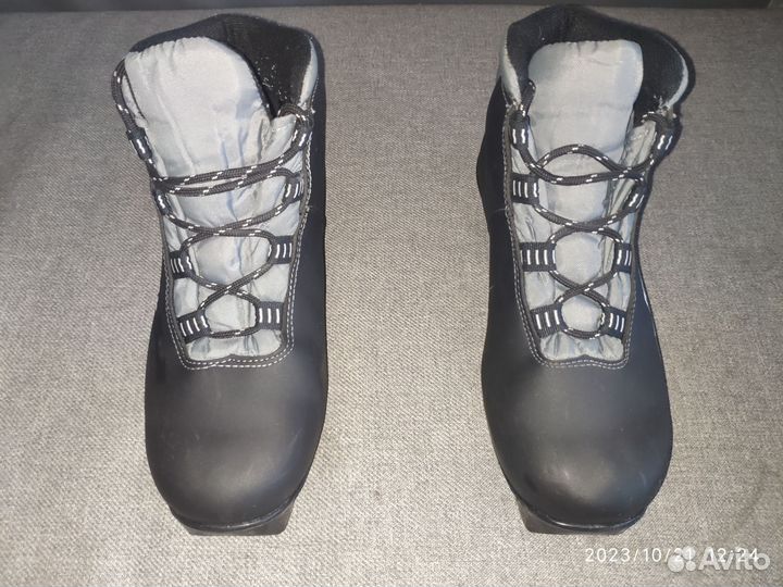 Лыжные ботинки