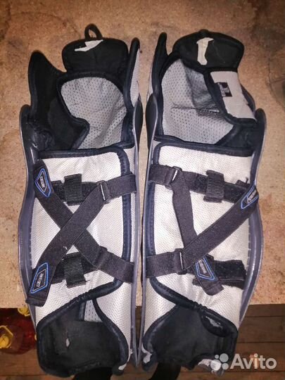 Щитки хоккейные 16