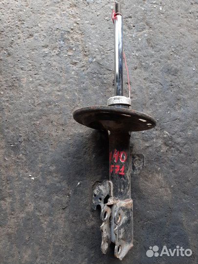Амортизатор передний Toyota Camry V-40
