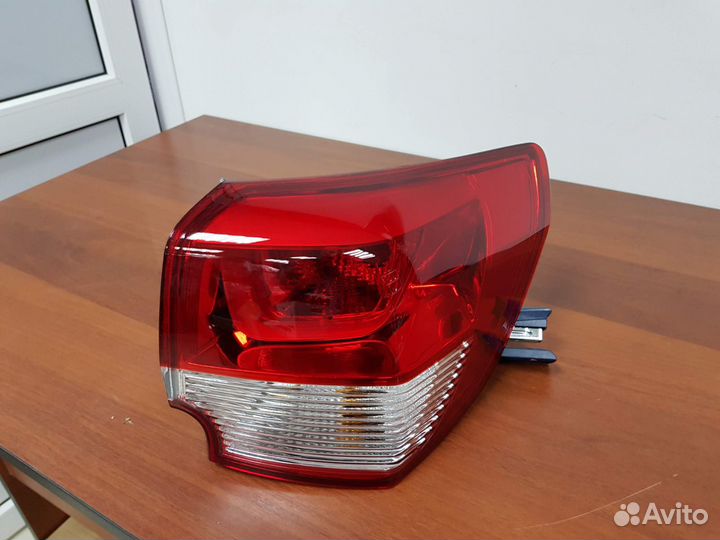 Фонарь задний правый наружный Kia Rio 3