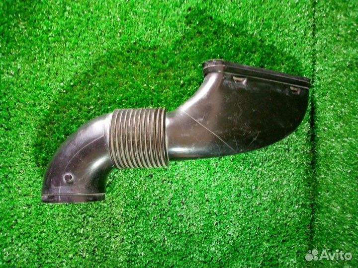 Воздухозаборник Volvo S80 2005