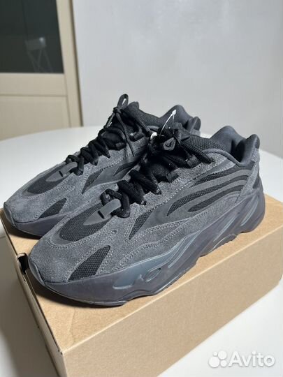 Кроссовки Yeezy Boost 700 v2 Vanta