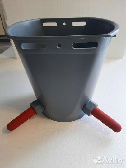 Ведро для поения телят