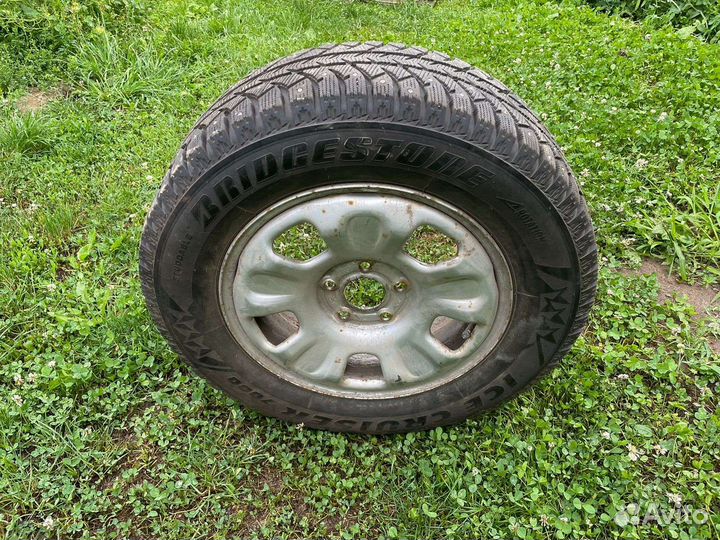 Bridgestone Ice Cruiser 7000 215/65 R16 98T