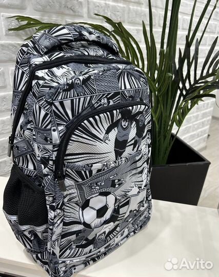 Школьный рюкзак футболист
