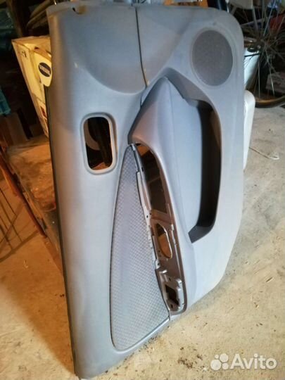 Обшивка двери, левая, передняя на ниссан альмера n