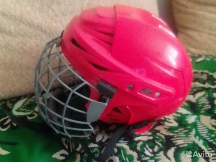 Хоккейный шлем