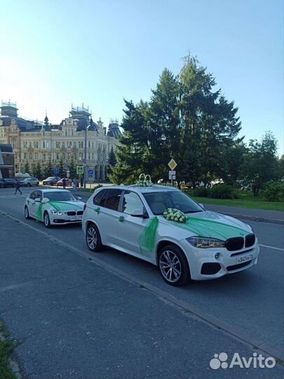 Свадебное украшение на машину зелёное изумрудное