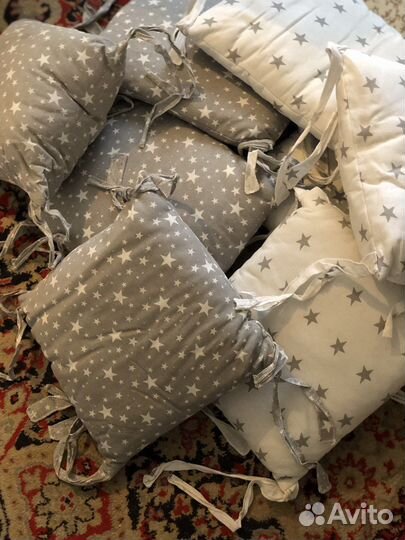 Детская кроватка с маятником