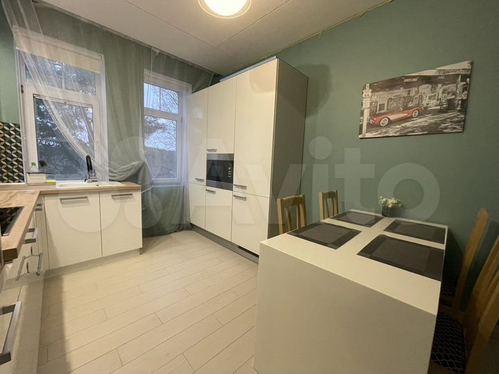 3-к. квартира, 90 м², 3/4 эт.