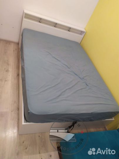 Кровать двухспальная с подъемным механизмом