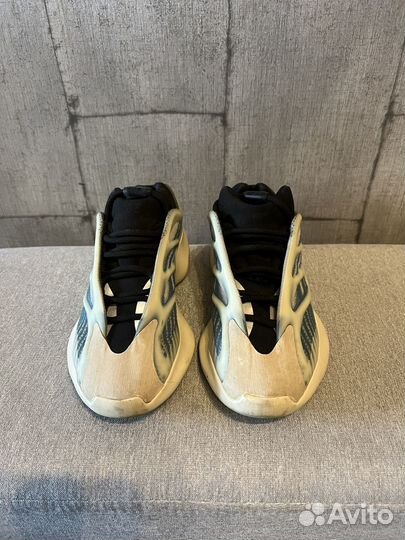 Кроссовки adidas yeezy boost 700