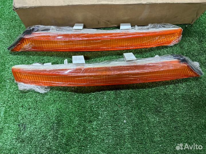 Поворотник передний Mitsubishi Lancer 1983-1986