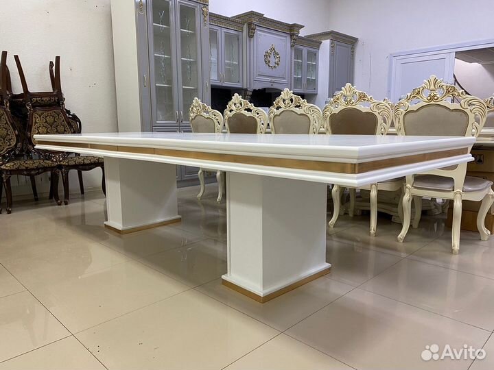 Стол для гостинной