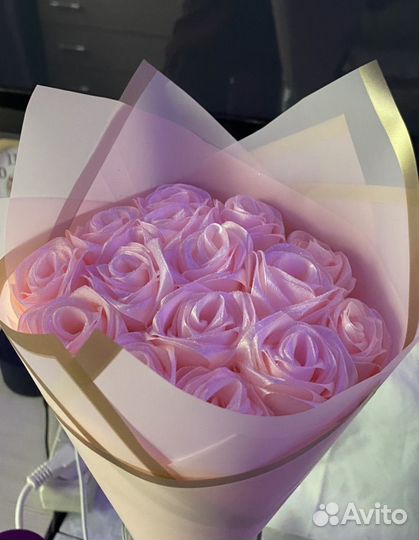 Розы из атласных лент