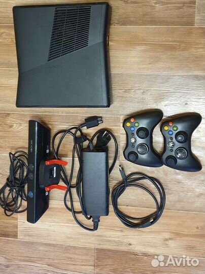 Приставка xbox360 (100игр) + kinect + 2 джойстика