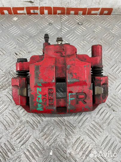 Суппорт передний правый Мазда Атенза GG