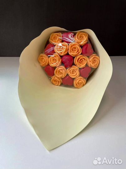 Шоколадные Розы и Сердца - 19 шт в Букете