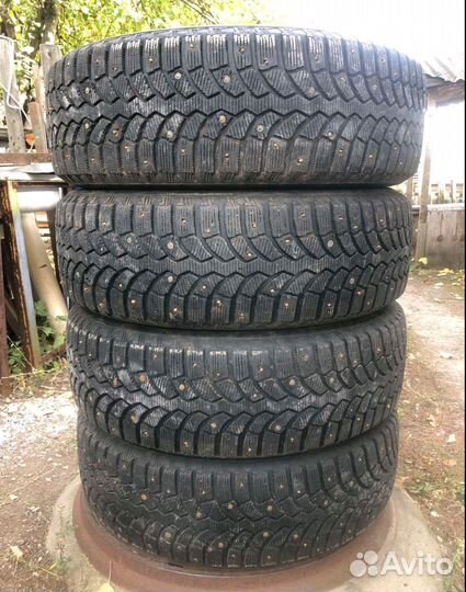 Bridgestone Blizzak Spike-02 225/65 R17