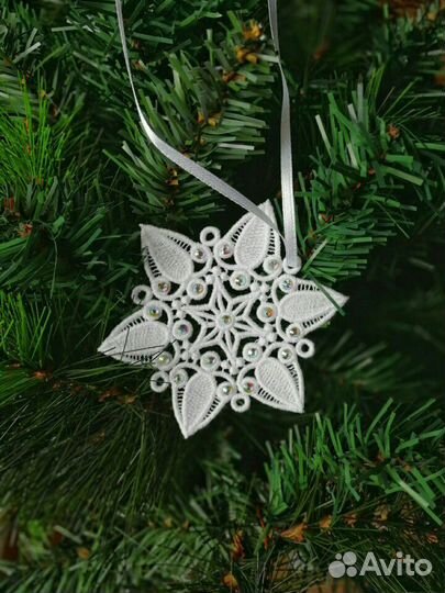 Снежинка ручной работы