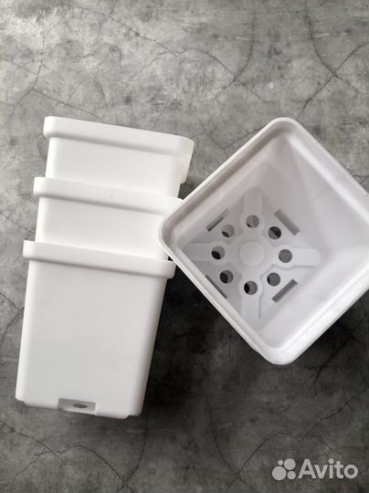 Горшки белые для растений и цветов