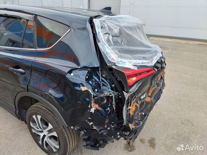 Toyota RAV4 2.5 AT, 2018, битый, 66 443 км