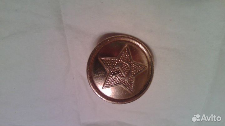 Зажигалки, пепельницы разные,значок,пуговица