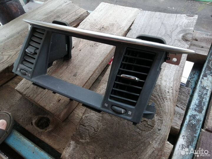 Рамка монитора воздуховоды Nissan Patrol Y62