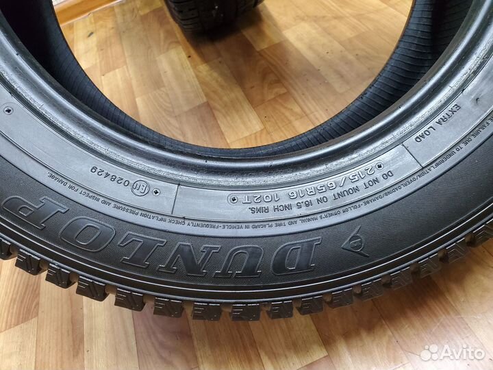 Dunlop SP Winter Ice 01 215/65 R16