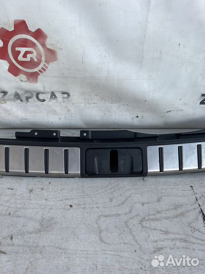 Lexus RX4 Накладка замка багажника