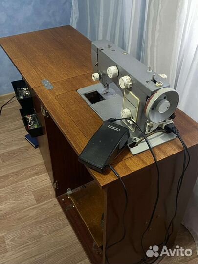 Швейная машинка чайка 142м