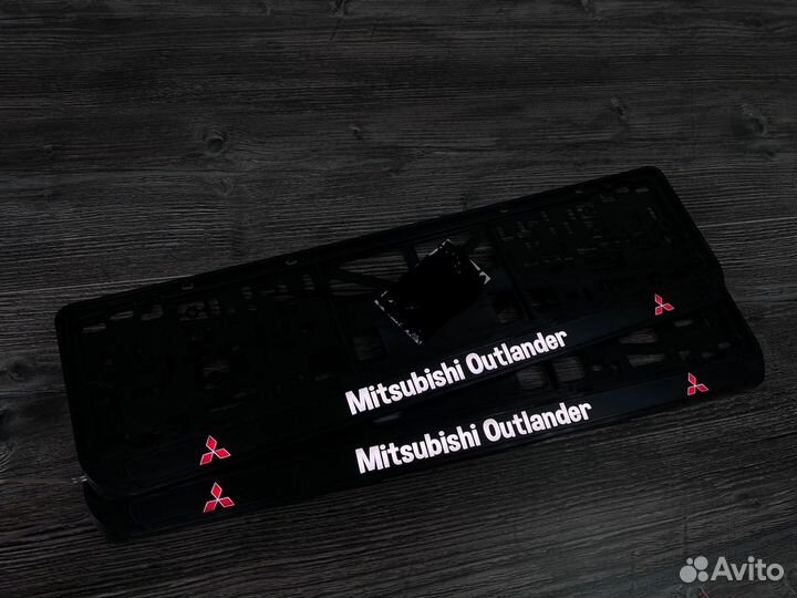 Рамка номерного знака с подсветкой текста