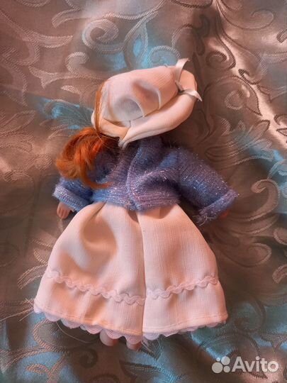 Кукла фарфоровая маленькая