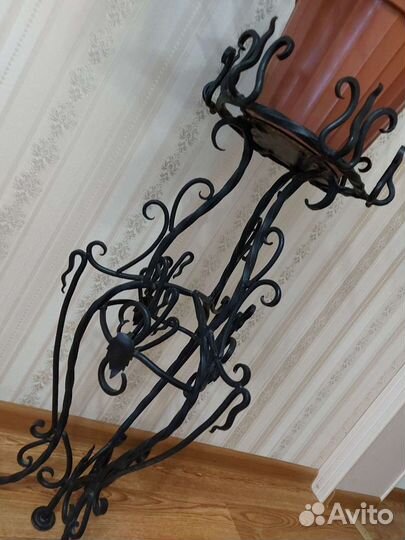 Кованная подставка для цветов