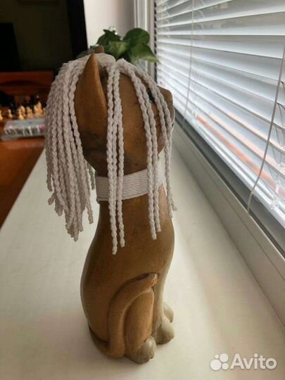Интерьерная деревянная кошка с косичками