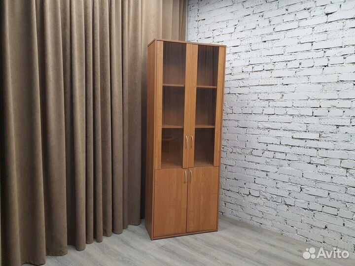 Шкаф со стеклом